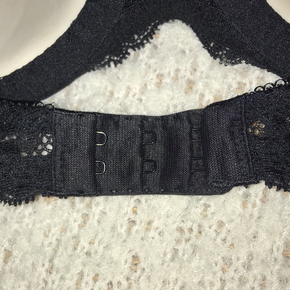 Victoria’s Secret Black & Cream Lace Bra - Picture 4 of 5